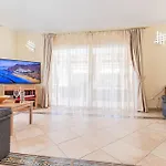 With Pool In Madronal Fanabe, וילה