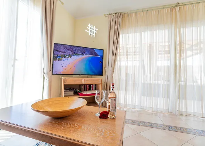 With Pool In Madronal Fanabe, Вілла *