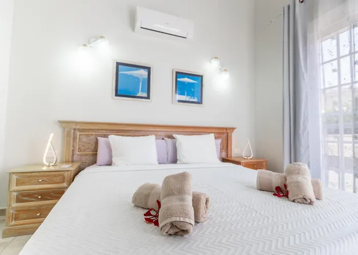 With Pool In Madronal Fanabe, Адехе